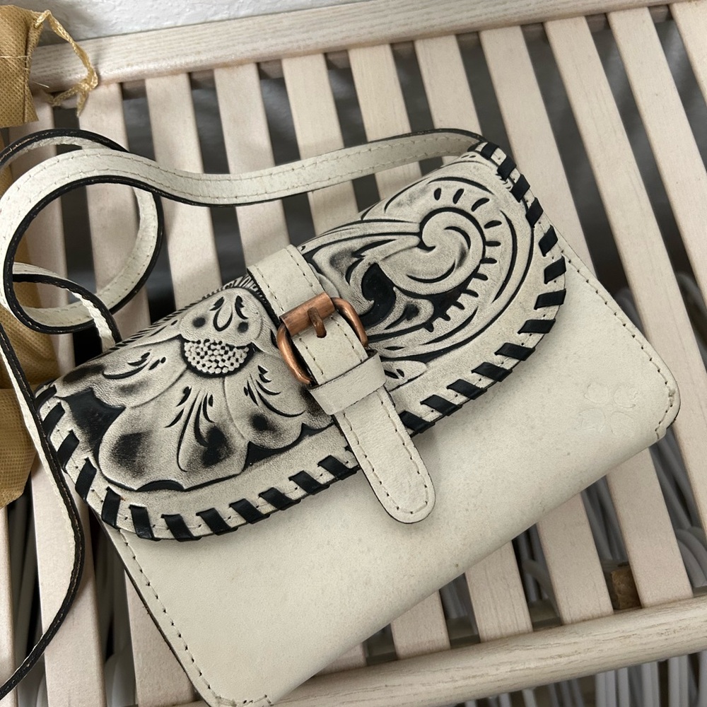 Patricia Nash white and black carved floral everyday shoulder bag